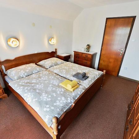 Holiday Home Davca Церкно Екстериор снимка