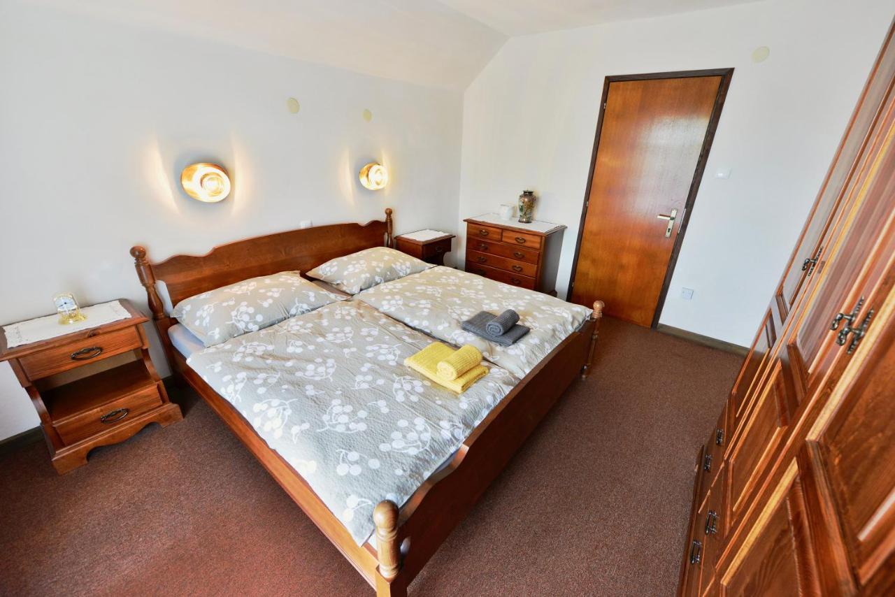 Holiday Home Davca Церкно Екстериор снимка