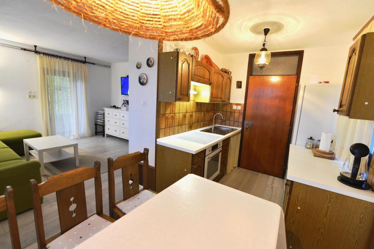 Holiday Home Davca Церкно Екстериор снимка
