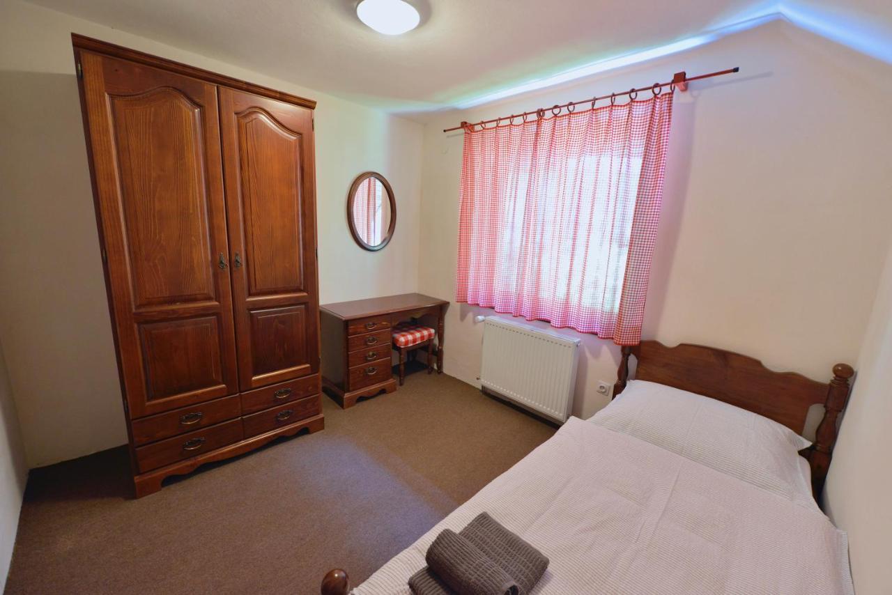 Holiday Home Davca Церкно Екстериор снимка